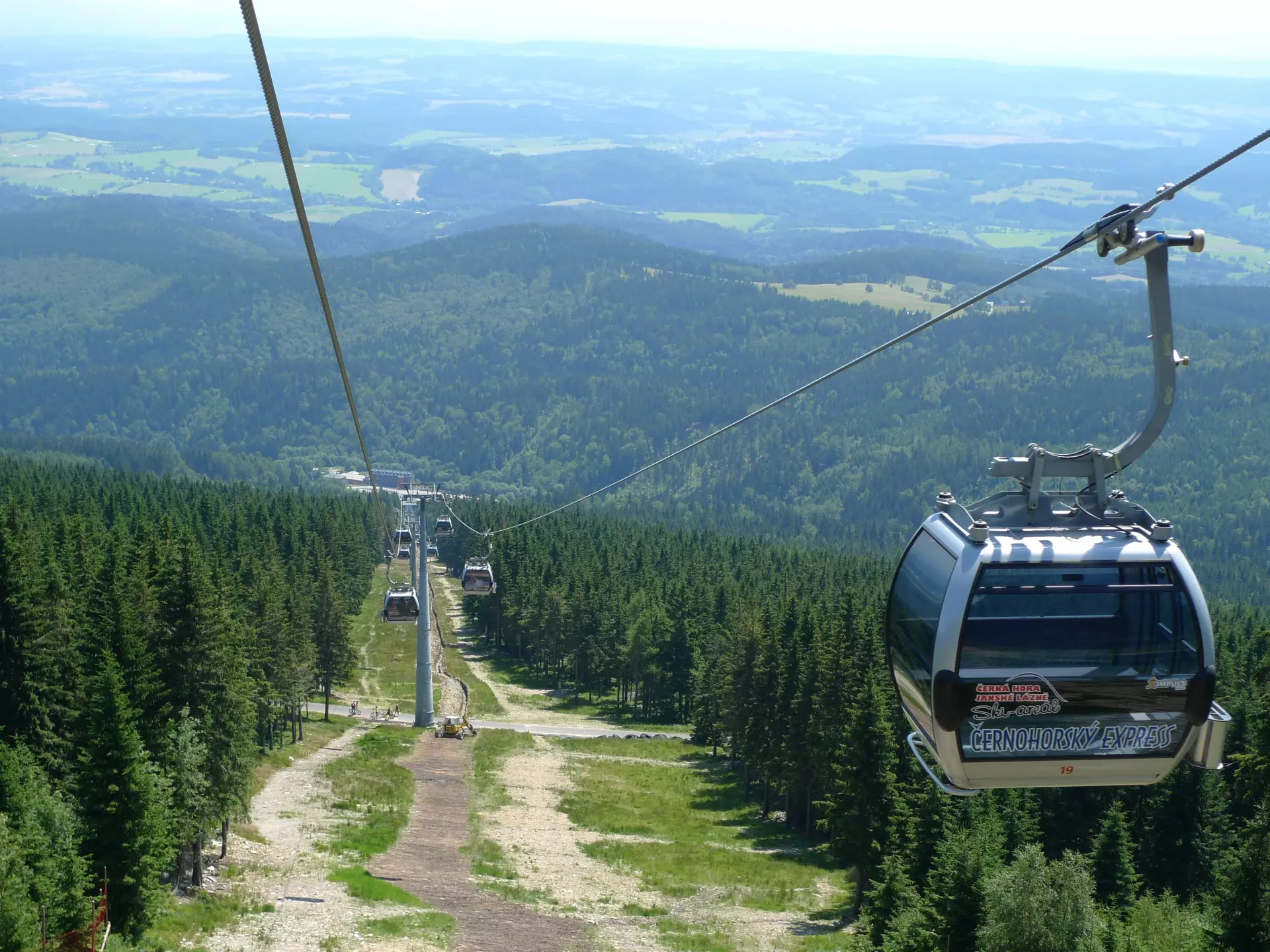 Kabinková lanovka Černohorský Express z Janských Lázní na Černou horu v Krkonoších